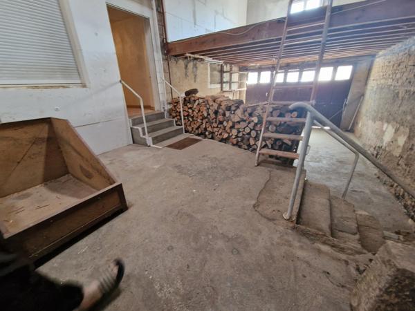 Ancien PRESBYTÈRE à vendre 5 pièces (SH. 251 m2) proche CONTREXEVILLE (88) avec dépendances sur TERRAIN de 1102 m2