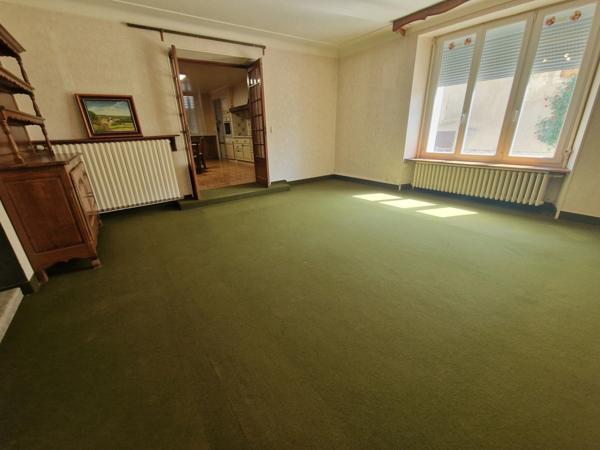 Ancien PRESBYTÈRE à vendre 5 pièces (SH. 251 m2) proche CONTREXEVILLE (88) avec dépendances sur TERRAIN de 1102 m2
