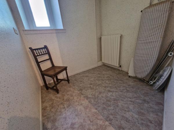 Ancien PRESBYTÈRE à vendre 5 pièces (SH. 251 m2) proche CONTREXEVILLE (88) avec dépendances sur TERRAIN de 1102 m2