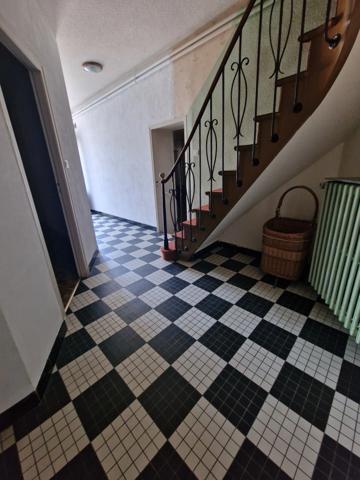 Ancien PRESBYTÈRE à vendre 5 pièces (SH. 251 m2) proche CONTREXEVILLE (88) avec dépendances sur TERRAIN de 1102 m2