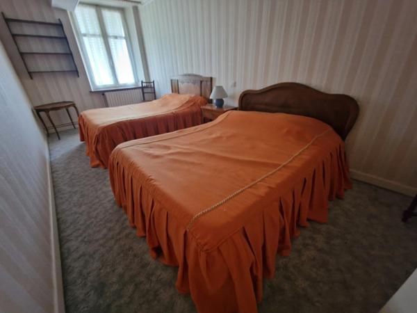 Ancien PRESBYTÈRE à vendre 5 pièces (SH. 251 m2) proche CONTREXEVILLE (88) avec dépendances sur TERRAIN de 1102 m2