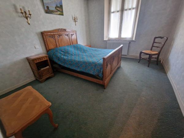 Ancien PRESBYTÈRE à vendre 5 pièces (SH. 251 m2) proche CONTREXEVILLE (88) avec dépendances sur TERRAIN de 1102 m2