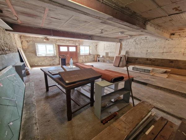 Ancien PRESBYTÈRE à vendre 5 pièces (SH. 251 m2) proche CONTREXEVILLE (88) avec dépendances sur TERRAIN de 1102 m2