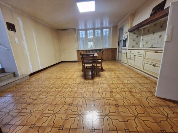 Ancien PRESBYTÈRE à vendre 5 pièces (SH. 251 m2) proche CONTREXEVILLE (88) avec dépendances sur TERRAIN de 1102 m2