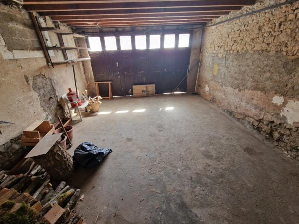 Ancien PRESBYTÈRE à vendre 5 pièces (SH. 251 m2) proche CONTREXEVILLE (88) avec dépendances sur TERRAIN de 1102 m2