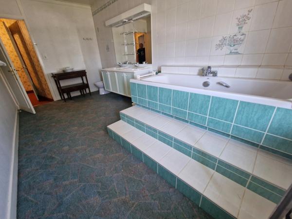 Ancien PRESBYTÈRE à vendre 5 pièces (SH. 251 m2) proche CONTREXEVILLE (88) avec dépendances sur TERRAIN de 1102 m2