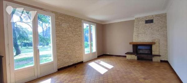  Proche bourg et commodités, et à 10mns de REDON, pavillon néo breton, indépendant sur sous sol...