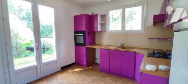  Proche bourg et commodités, et à 10mns de REDON, pavillon néo breton, indépendant sur sous sol...