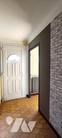  Proche bourg et commodités, et à 10mns de REDON, pavillon néo breton, indépendant sur sous sol...