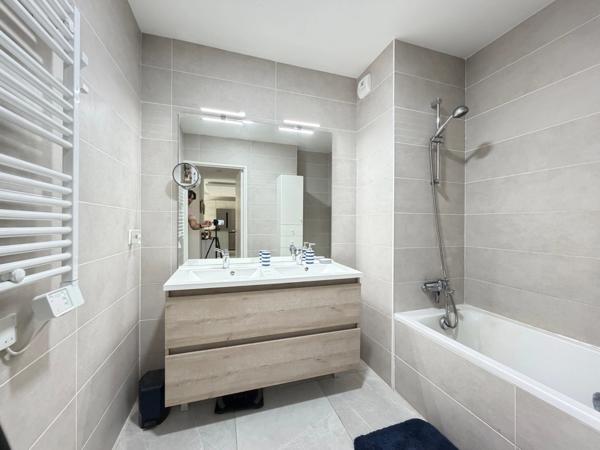 À Vendre – VILLENEUVE LOUBET (06) Appartement 3 Pièces en Rez-de-Jardin dans une Résidence de Standing (Livrée en 2024)