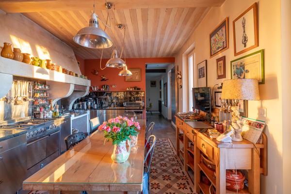 Visan (84820) Demeure exceptionnelle au coeur d'un village pittoresque du Vaucluse