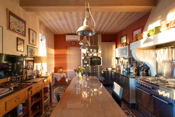 Visan (84820) Demeure exceptionnelle au coeur d'un village pittoresque du Vaucluse