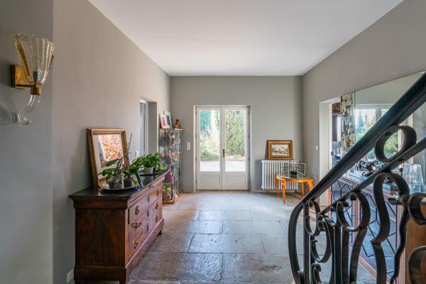 Visan (84820) Demeure exceptionnelle au coeur d'un village pittoresque du Vaucluse