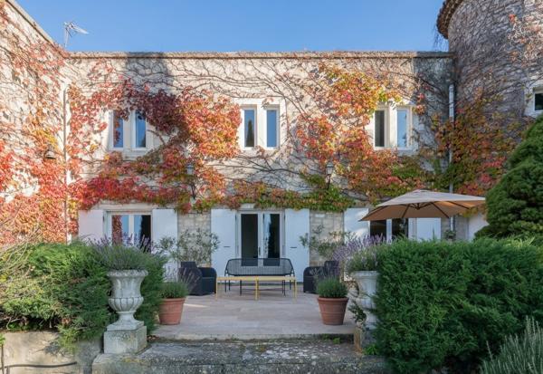 Visan (84820) Demeure exceptionnelle au coeur d'un village pittoresque du Vaucluse