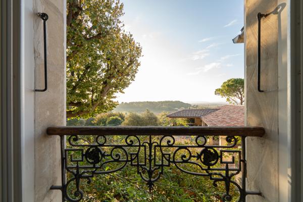 Visan (84820) Demeure exceptionnelle au coeur d'un village pittoresque du Vaucluse