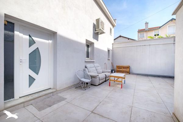 Maison à vendre 539 552 € Vénissieux 8 p 260 m² DPE B