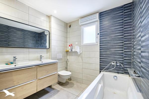 Maison à vendre 539 552 € Vénissieux 8 p 260 m² DPE B