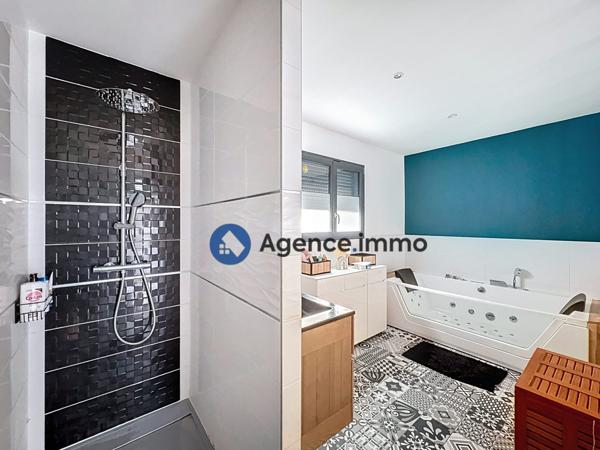 À vendre - Villa, 6 pièces située à Monts (37260)