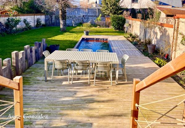 A vendre quartier Dauphine, superbe Maison Bourgeoise cinq chambres, jardin clos et arboré de 570m2 avec piscine récente