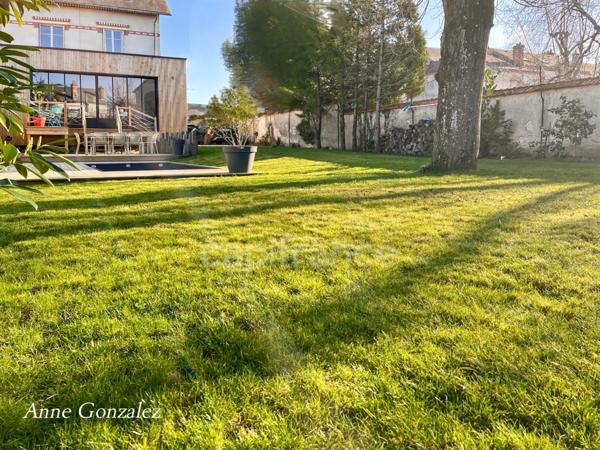 A vendre quartier Dauphine, superbe Maison Bourgeoise cinq chambres, jardin clos et arboré de 570m2 avec piscine récente