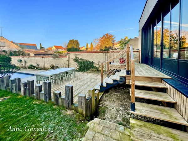 A vendre quartier Dauphine, superbe Maison Bourgeoise cinq chambres, jardin clos et arboré de 570m2 avec piscine récente