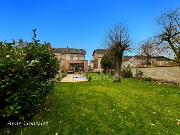 A vendre quartier Dauphine, superbe Maison Bourgeoise cinq chambres, jardin clos et arboré de 570m2 avec piscine récente