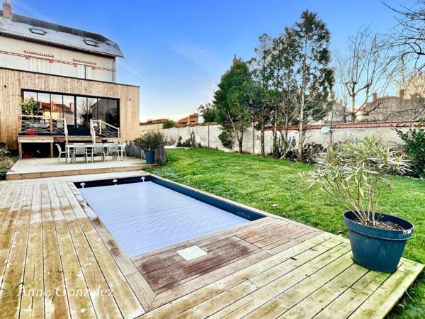 A vendre quartier Dauphine, superbe Maison Bourgeoise cinq chambres, jardin clos et arboré de 570m2 avec piscine récente