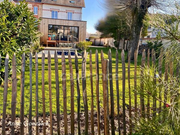 A vendre quartier Dauphine, superbe Maison Bourgeoise cinq chambres, jardin clos et arboré de 570m2 avec piscine récente