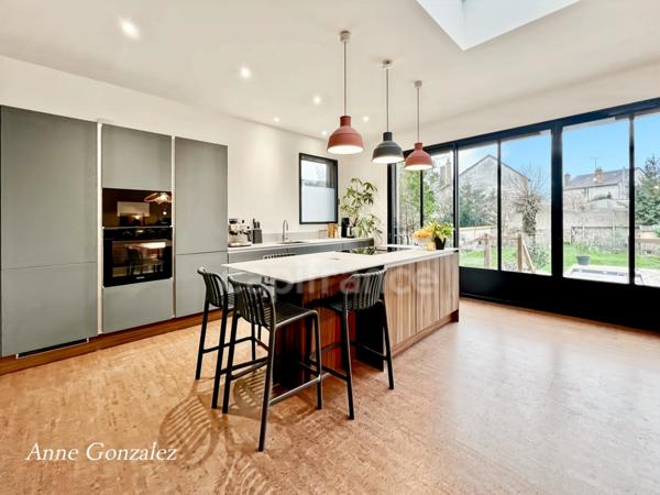 A vendre quartier Dauphine, superbe Maison Bourgeoise cinq chambres, jardin clos et arboré de 570m2 avec piscine récente