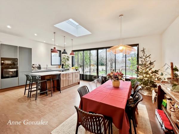 A vendre quartier Dauphine, superbe Maison Bourgeoise cinq chambres, jardin clos et arboré de 570m2 avec piscine récente