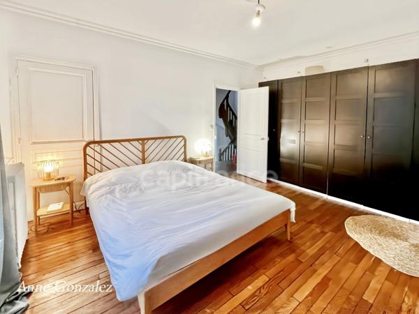 A vendre quartier Dauphine, superbe Maison Bourgeoise cinq chambres, jardin clos et arboré de 570m2 avec piscine récente