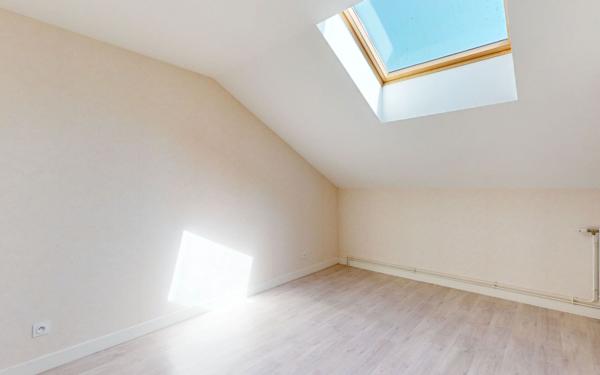 Appartement à louer    5 pièces • 111,70 m2 Savonnières-devant-Bar