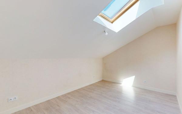 Appartement à louer    5 pièces • 111,70 m2 Savonnières-devant-Bar