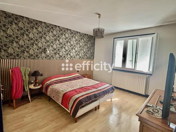 Maison
         7 pièces
        - 183 m² 320 000 €*