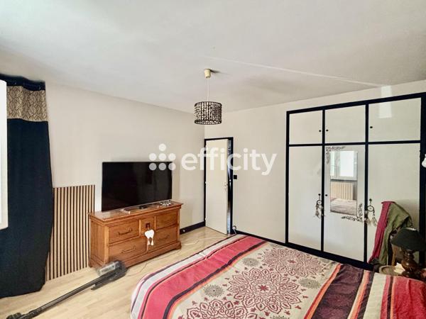Maison
         7 pièces
        - 183 m² 320 000 €*