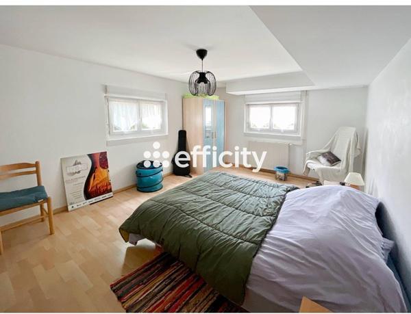 Maison
         7 pièces
        - 183 m² 320 000 €*