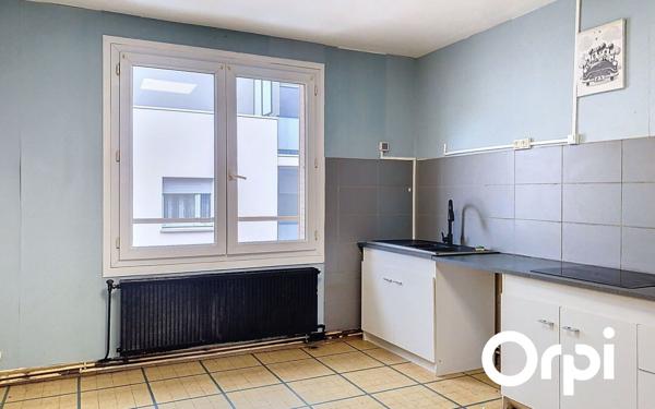 Immeuble à vendre    6 pièces • 104,08 m2 Commentry