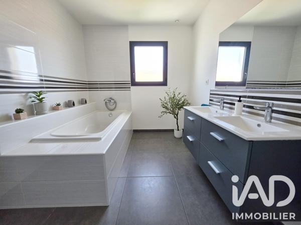 Maison à vendre 6 pièces 146 m² Saleilles