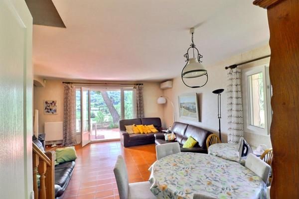 Maison La Cadiere D Azur 5 pièce(s) 125 m2 - Garage et Dépendance