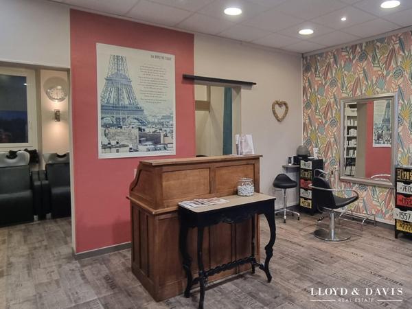 NOUVEAU PRIX - BELLE OPPORTUNITÉ POUR CE SALON DE COIFFURE À GIEN