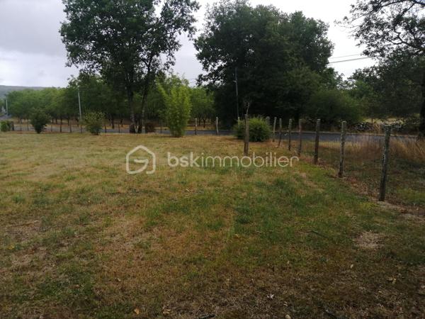 Terrain de 1 500 m²