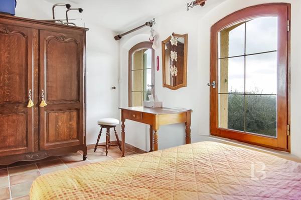 Belle villa provençale à vendre au calme avec vue mer