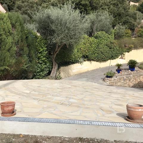 Belle villa provençale à vendre au calme avec vue mer