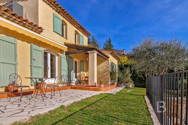 Belle villa provençale à vendre au calme avec vue mer