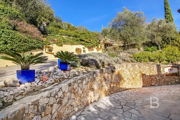 Belle villa provençale à vendre au calme avec vue mer