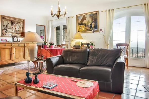 Belle villa provençale à vendre au calme avec vue mer