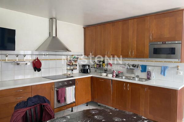 Nestenn Igny, maison familiale dans le quartier Gommonvilliers proche commerces de Place de la Ferme et des axes routiers A6/A10/N118/A86, RER C/V /B et du plateau de Saclay et Vélizy Ecole Jules Ferry ,collège Emile Zola, Lycée international