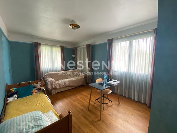 Nestenn Igny, maison familiale dans le quartier Gommonvilliers proche commerces de Place de la Ferme et des axes routiers A6/A10/N118/A86, RER C/V /B et du plateau de Saclay et Vélizy Ecole Jules Ferry ,collège Emile Zola, Lycée international