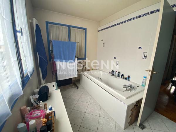 Nestenn Igny, maison familiale dans le quartier Gommonvilliers proche commerces de Place de la Ferme et des axes routiers A6/A10/N118/A86, RER C/V /B et du plateau de Saclay et Vélizy Ecole Jules Ferry ,collège Emile Zola, Lycée international