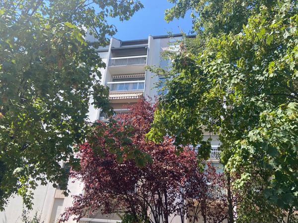 Appartement Dijon 4 pièce(s) 77m2 + loggias + 2 caves +place de parking